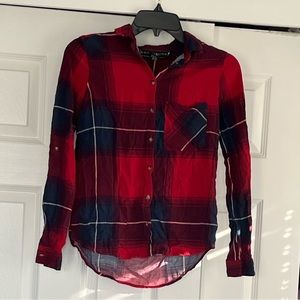 ❄️Plaid button up shirt❄️